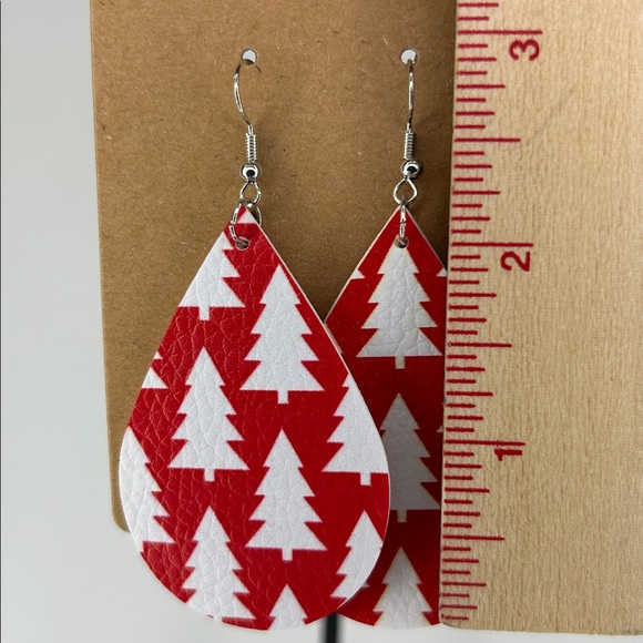 Faux Leather Dangle Earrings Christmas Tree - Picture 2 of 4